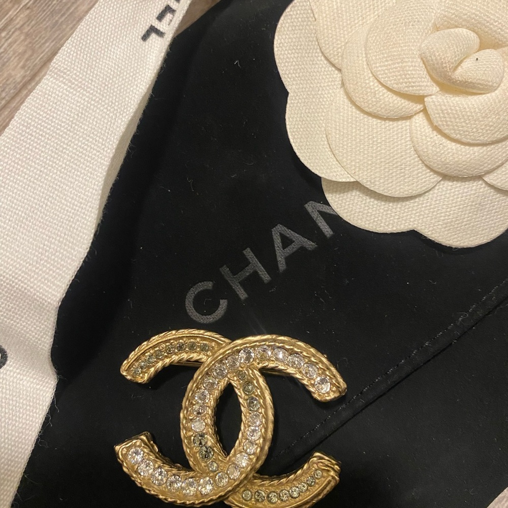 Chanel brooch 100% authentic